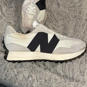 New balance casual shoes